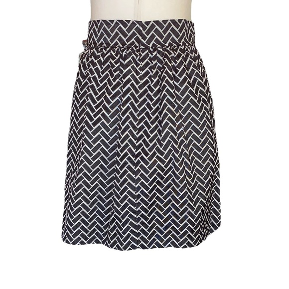 Tibi Black & White Geometric Chevron Print Pleated Skirt - 6 - Picture 5 of 11
